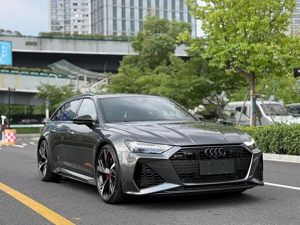 AUDI  RS 6