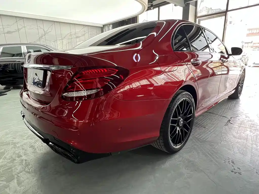 MERCEDES-BENZ E CLASS