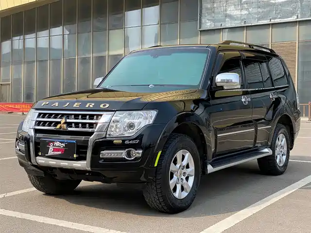 MITSUBISHI PAJERO 2018