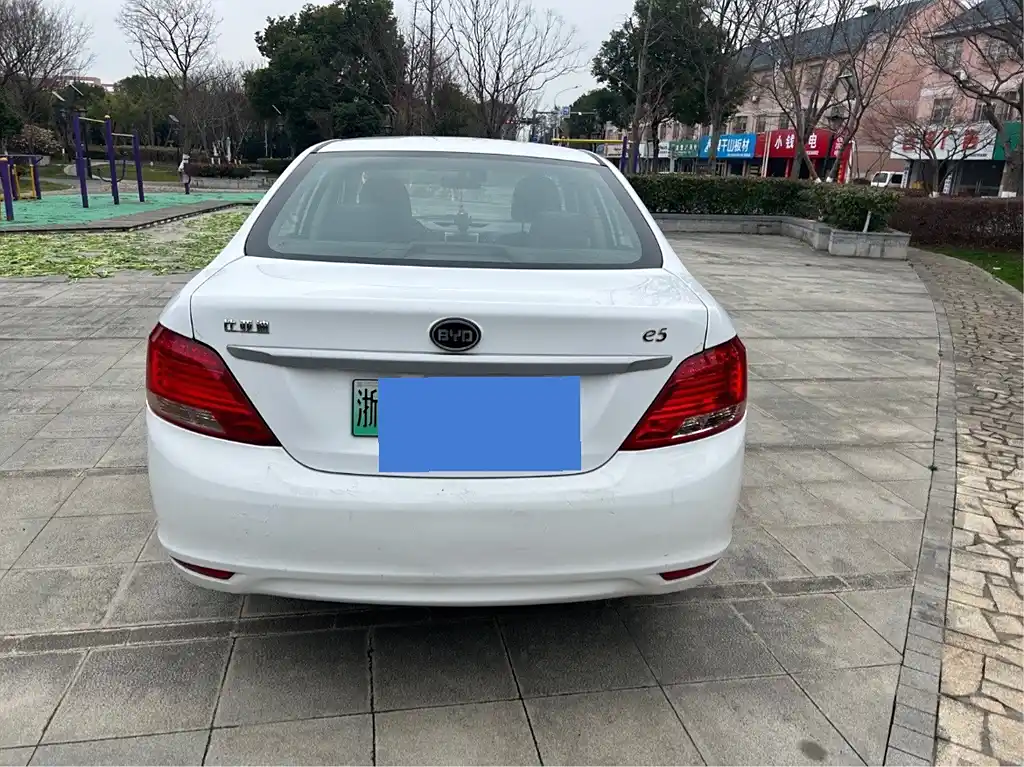 BYD E5