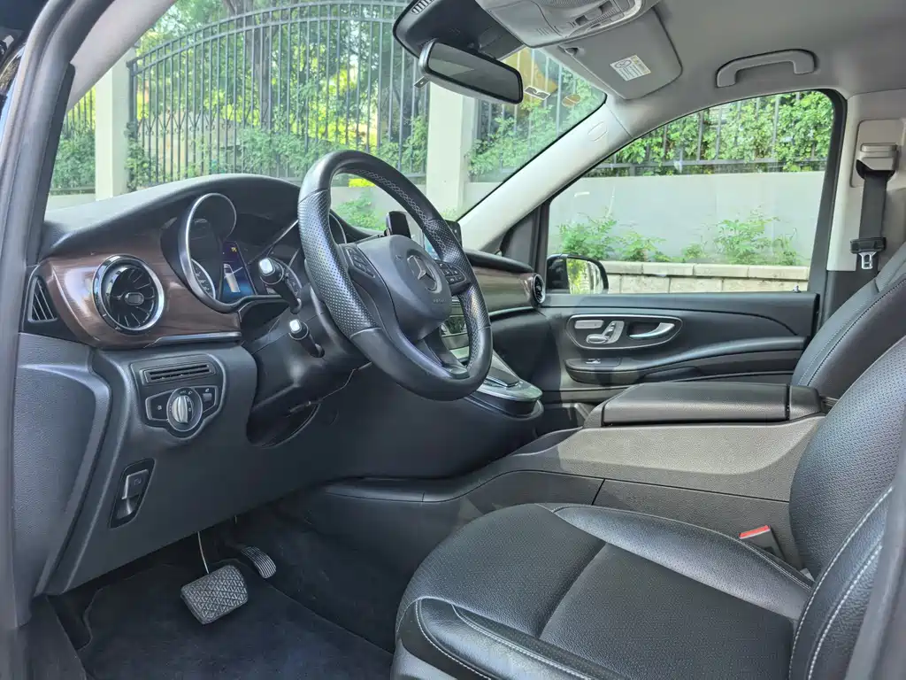 MERCEDES-BENZ V CLASS