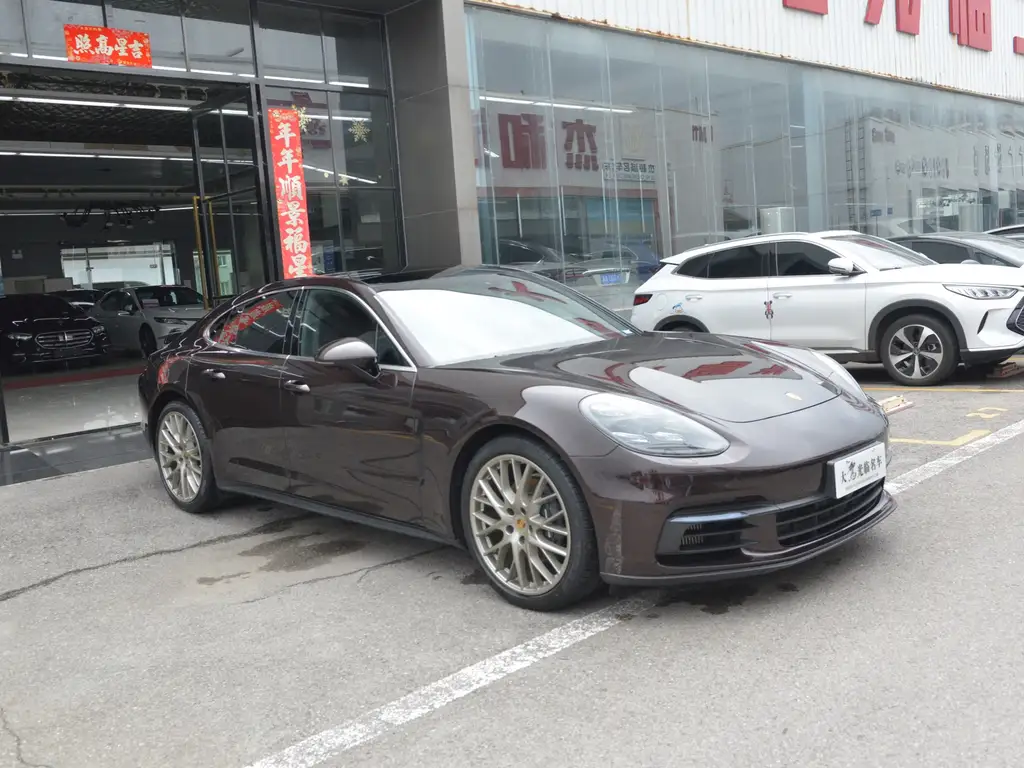 PORSCHE PANAMERA
