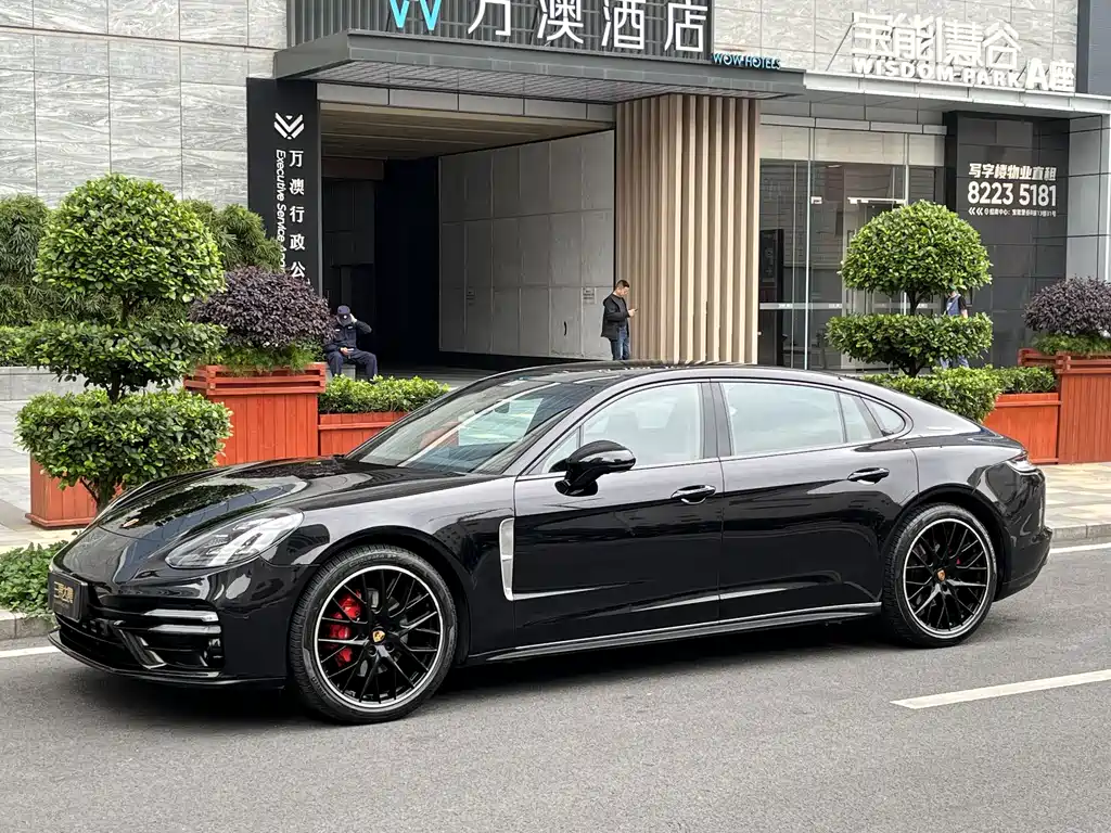PORSCHE PANAMERA