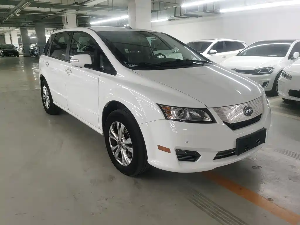 BYD E6