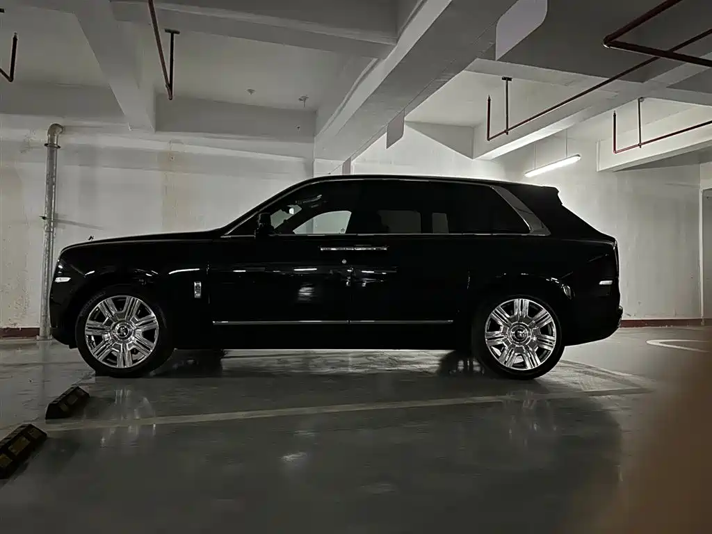 Rolls-Royce Cullinan 2018 мест