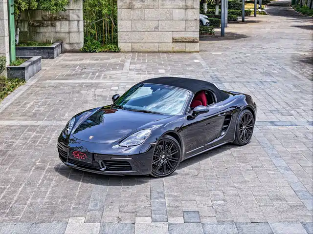 PORSCHE  718 2019