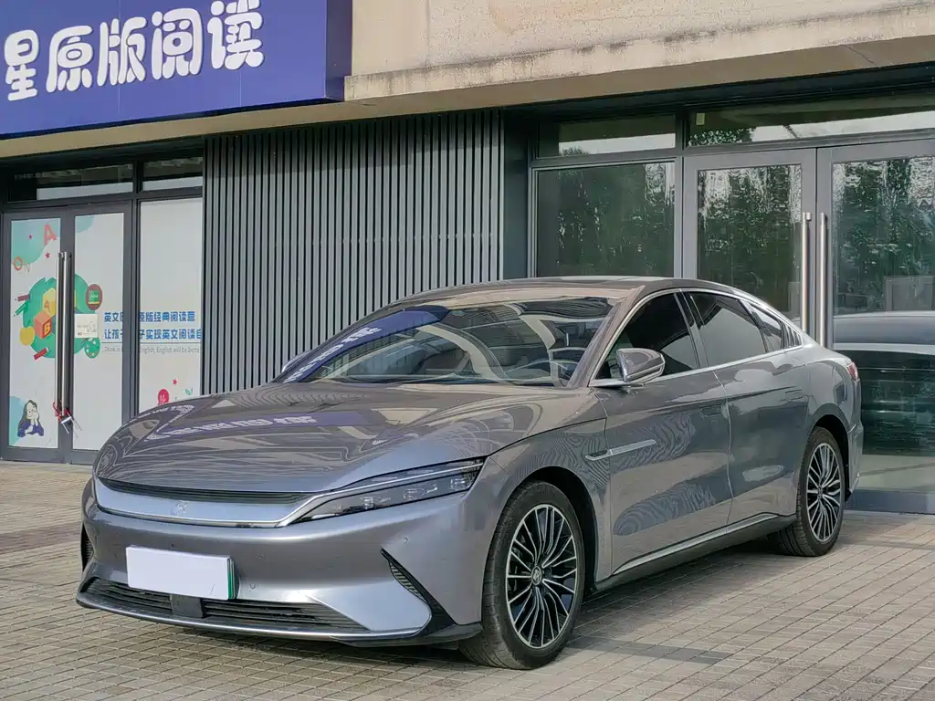 Китайская версия электромобиля 2020 года выпуска с запасом хода на одной зарядке для длительных поездок роскошного типа. 43000 km 2021