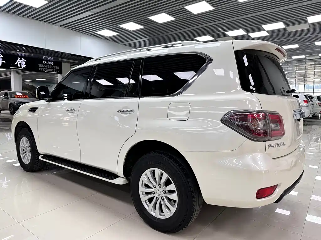 NISSAN TOURE