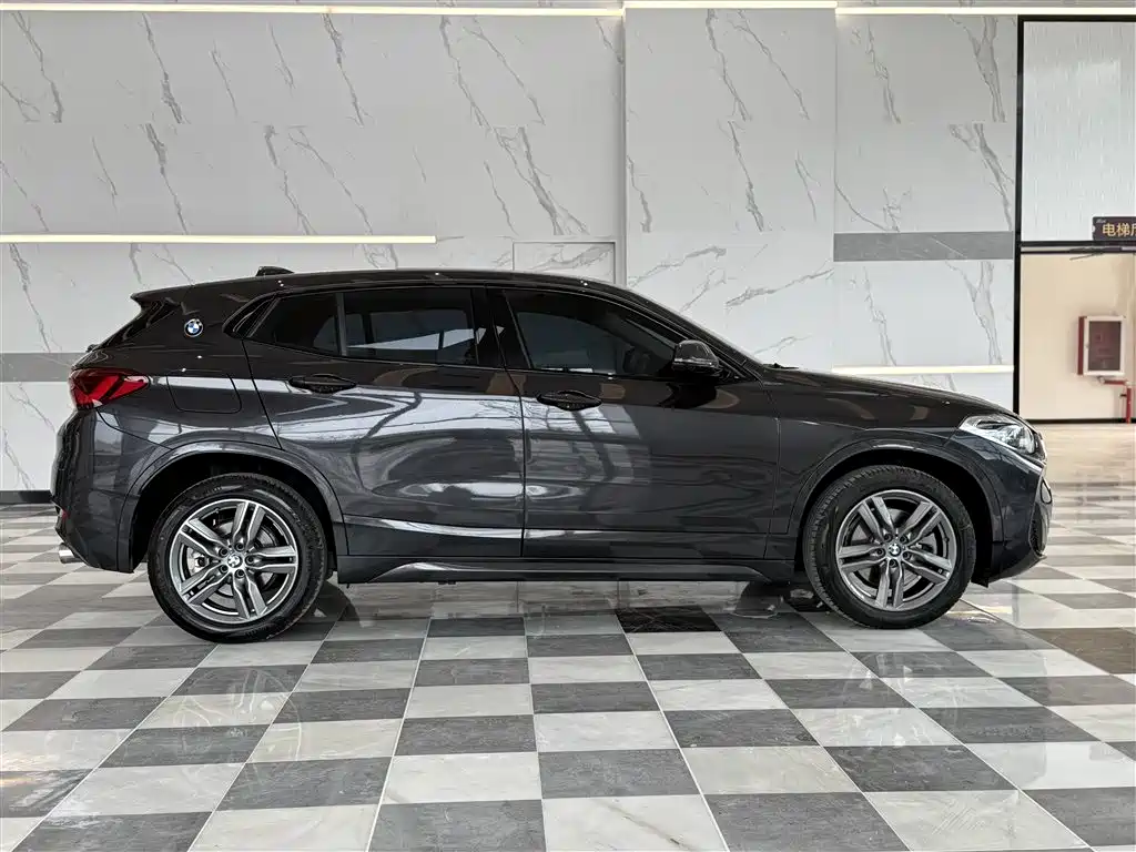 BMW  X2
