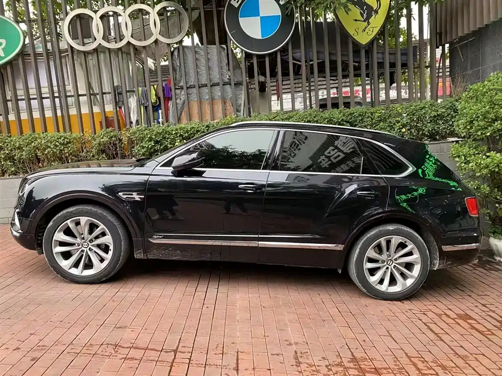 BENTLEY TIMYUE PLUG IN HYBRID