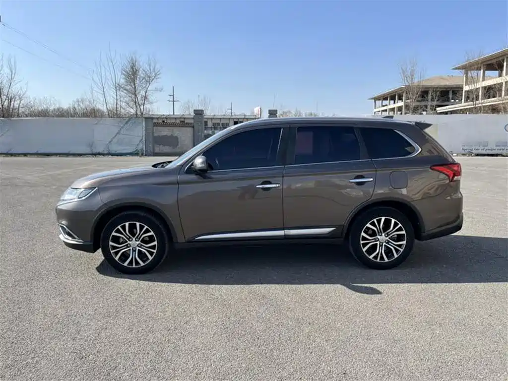 MITSUBISHI OUTLANDER