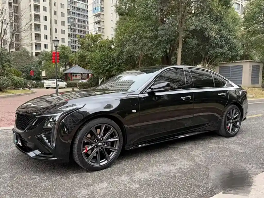 Кадиллак CT5 2024 года 28T Платинум 3000 km 2024