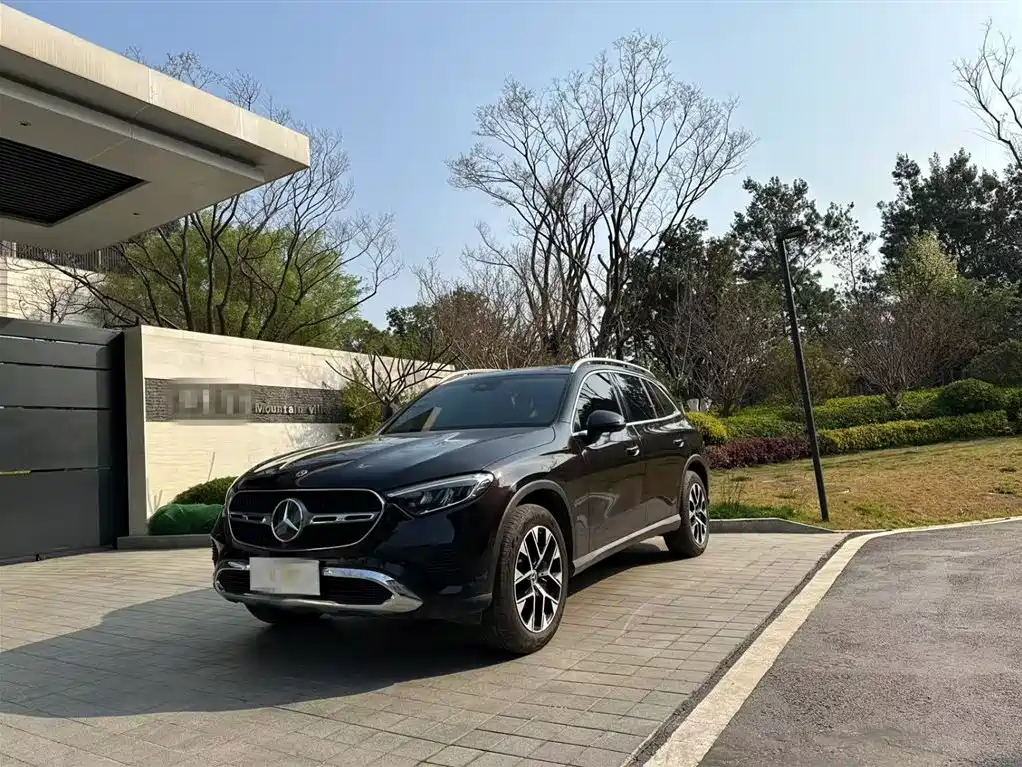 MERCEDES-BENZ GLC