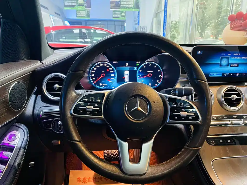 MERCEDES-BENZ GLC