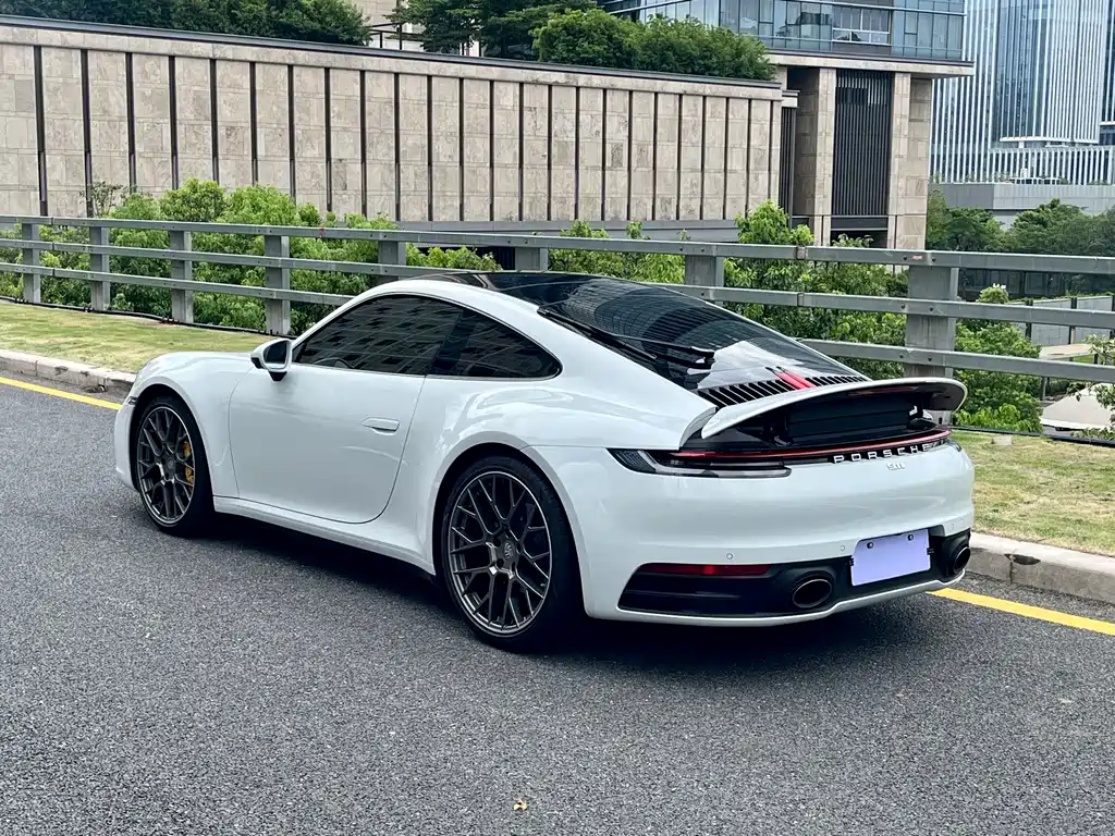 PORSCHE 911