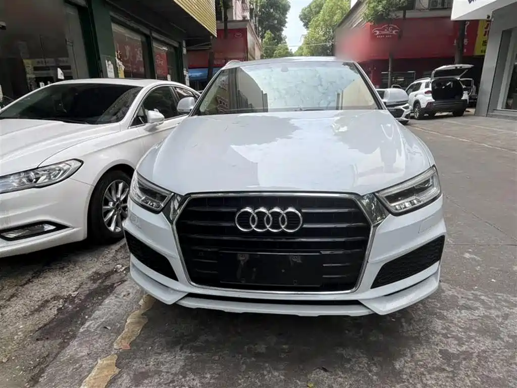 AUDI Q3