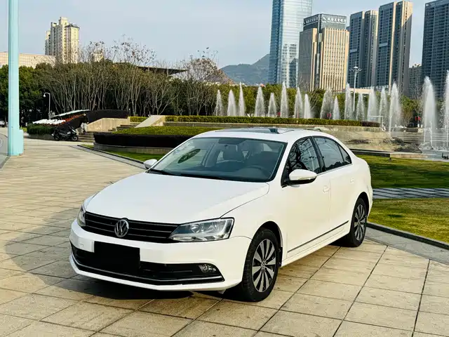 VOLKSWAGEN SAGITAR 2018