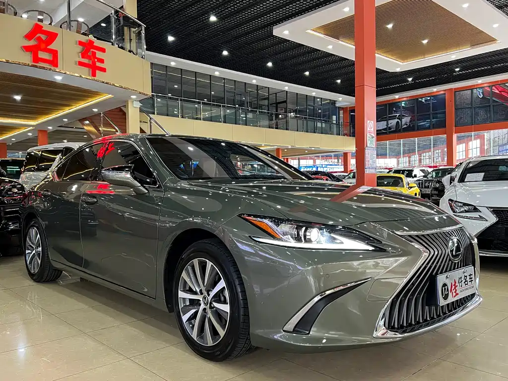 LEXUS  ES