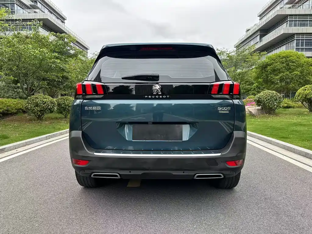 PEUGEOT 5008