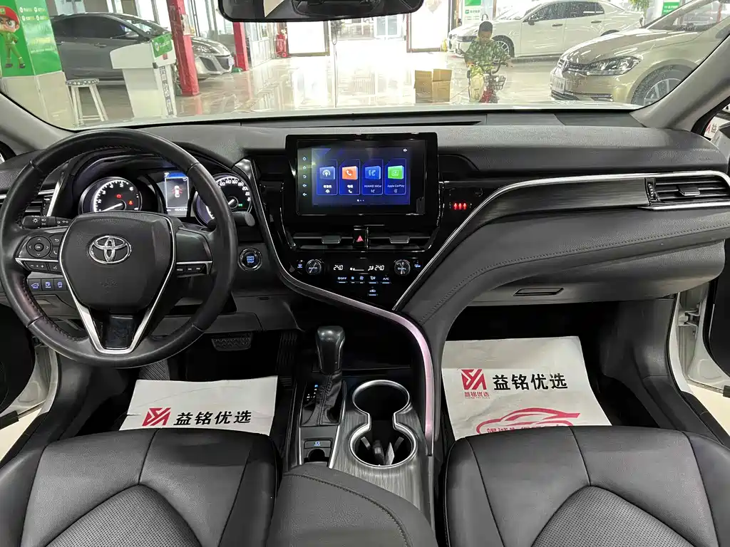 TOYOTA CAMRY