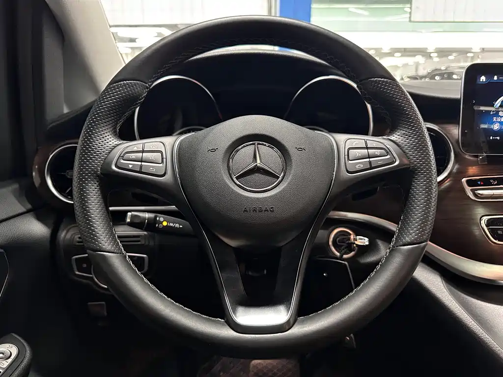 MERCEDES-BENZ V CLASS