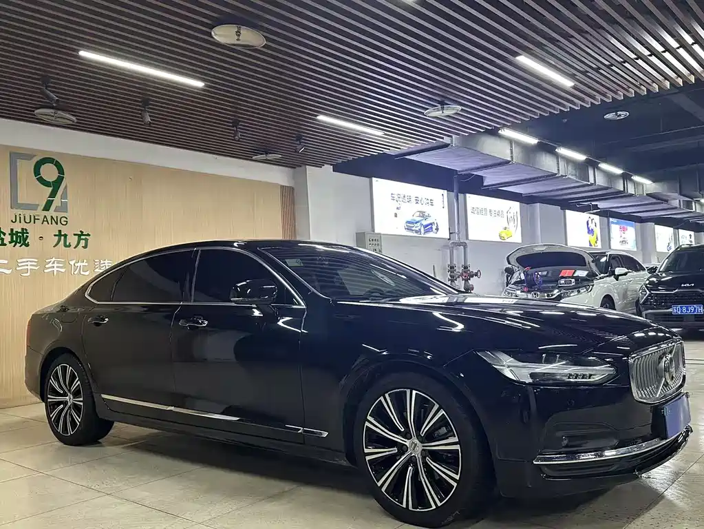 VOLVO S90