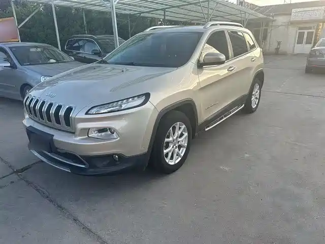 JEEP FREE LIGHT 2017
