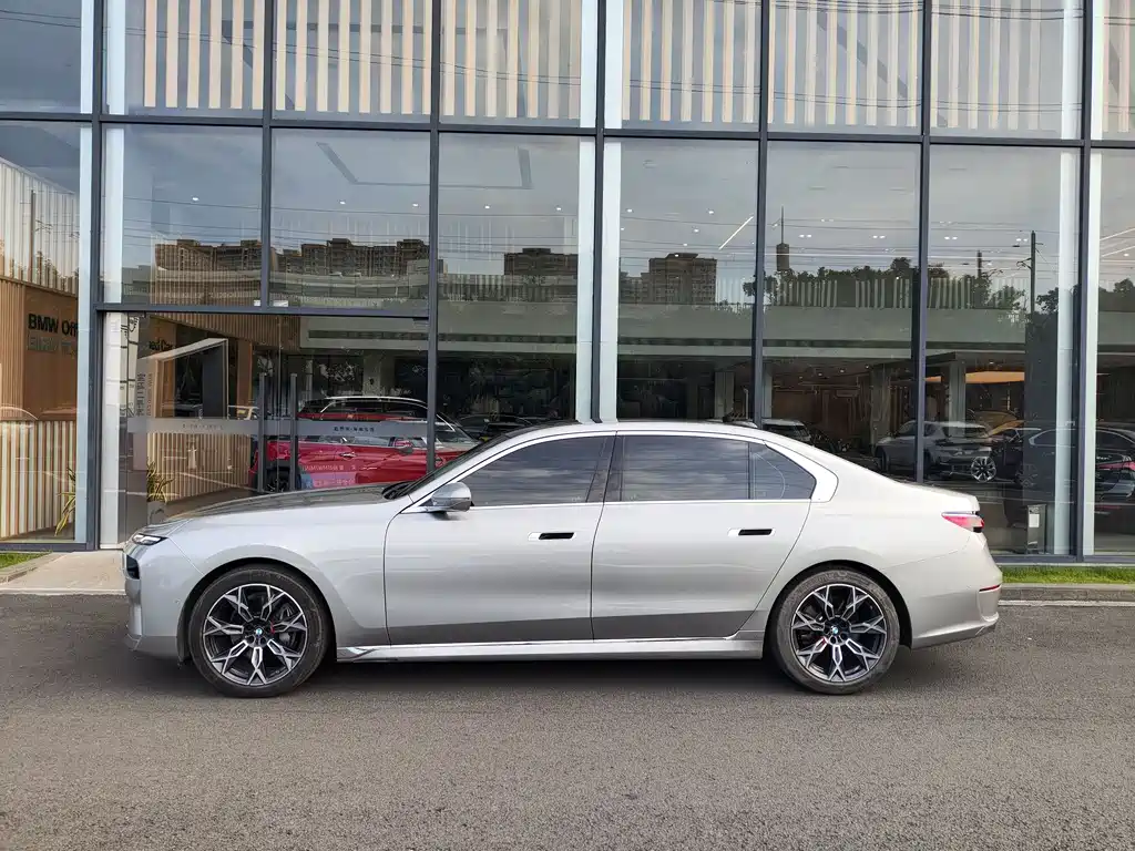 BMW 7 SERIES