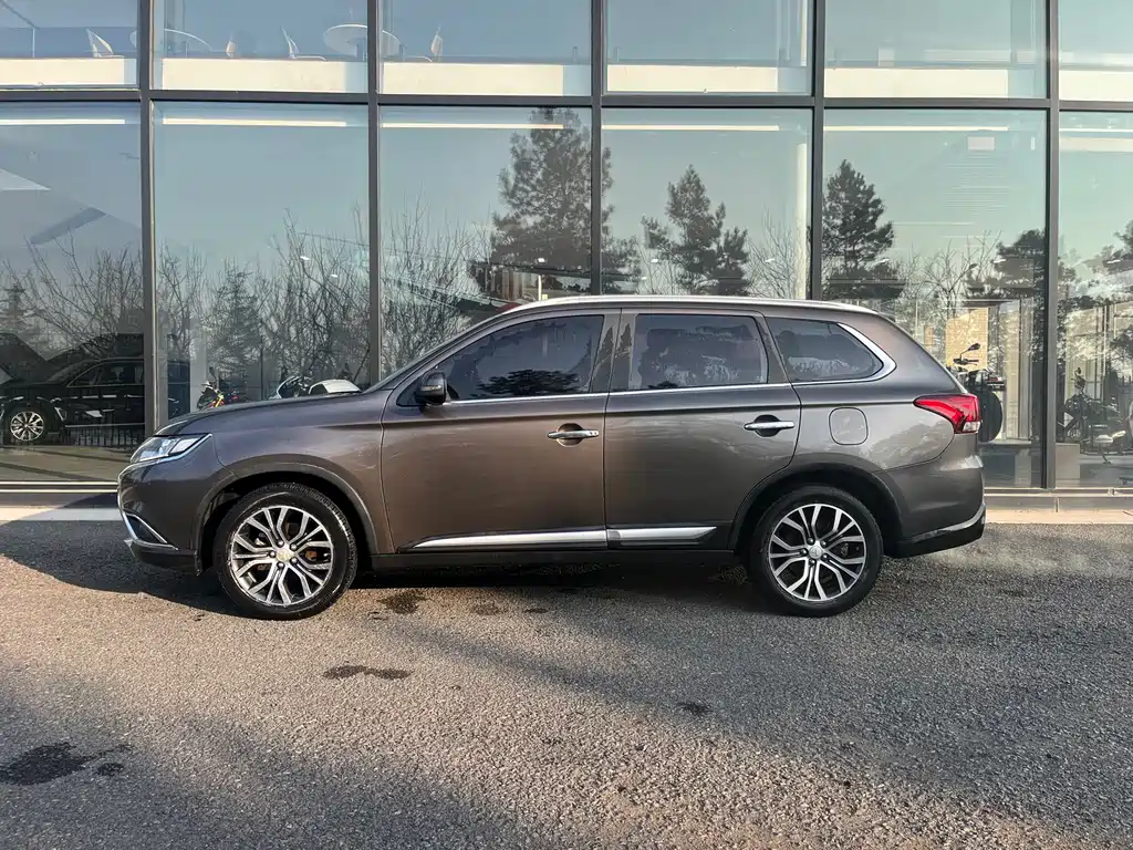 MITSUBISHI OUTLANDER