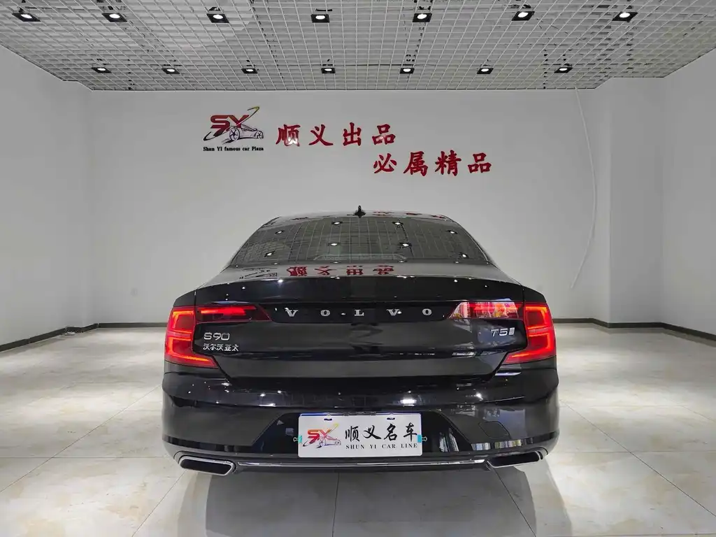 VOLVO  S90