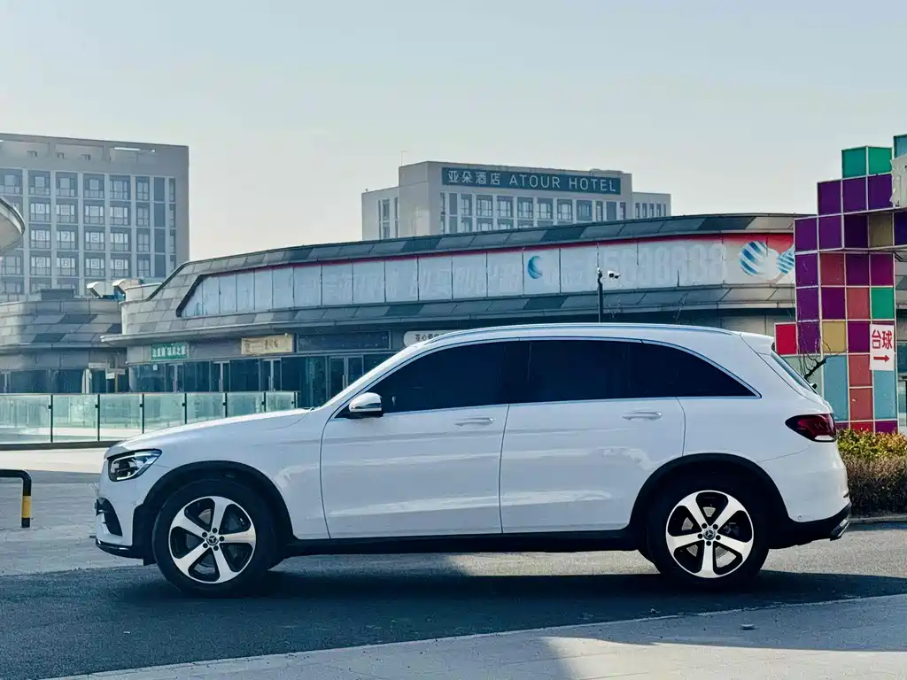MERCEDES-BENZ GLC