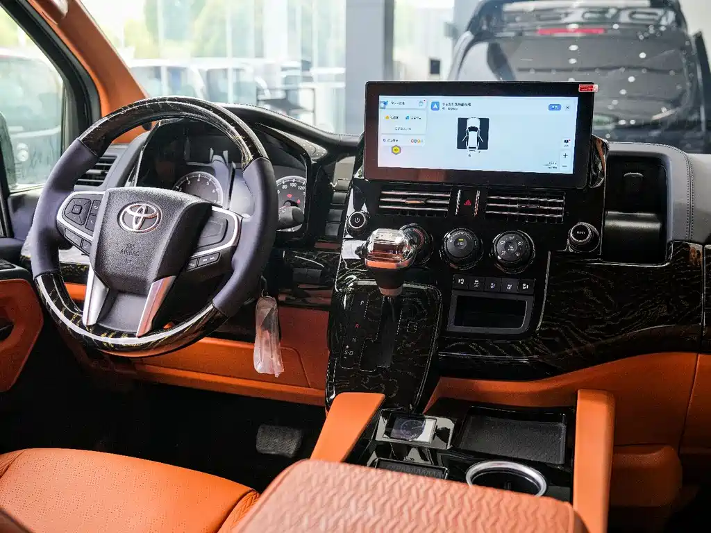 Toyota HiAce 2025 3.5L AT
