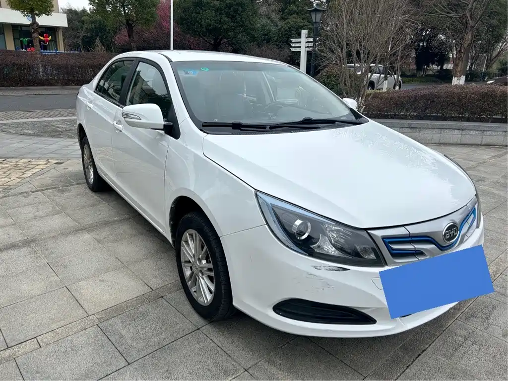 BYD E5