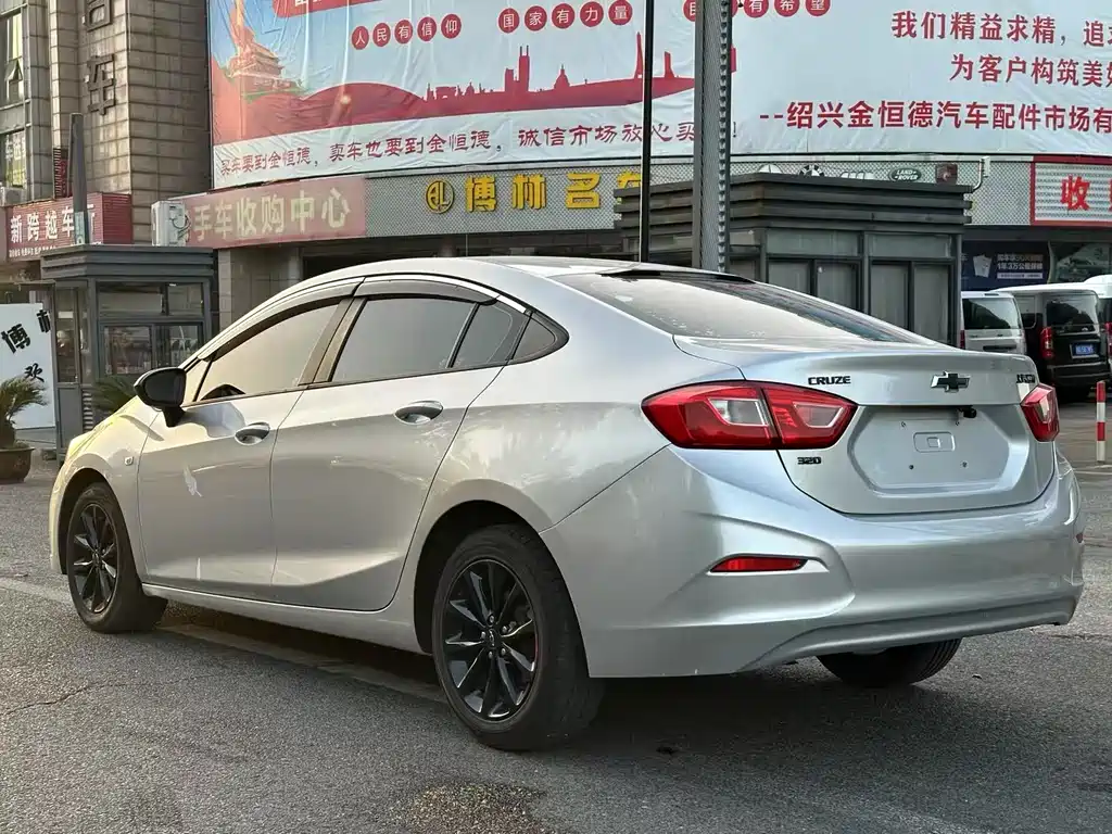 CHEVROLET CRUZE