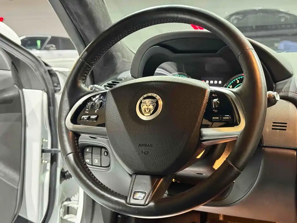Jaguar XK — миниатюра 13