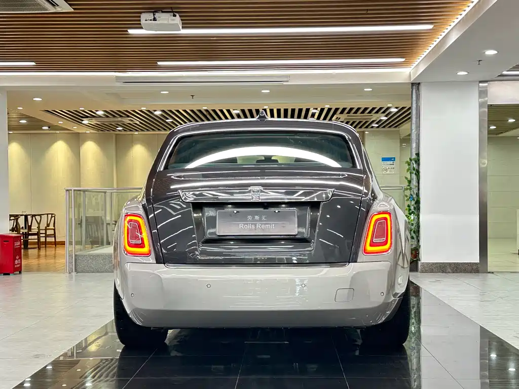 ROLLS-ROYCE PHANTOM