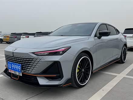 长安UNI-V 2022款 1.5T 运动版