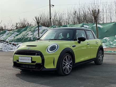 MINI 2023款 2.0T COOPER S 艺术家 五门版