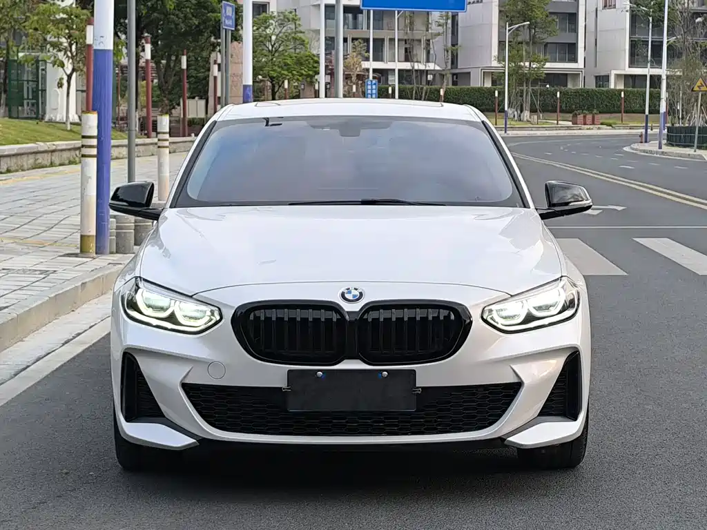 BMW 1 SERIES