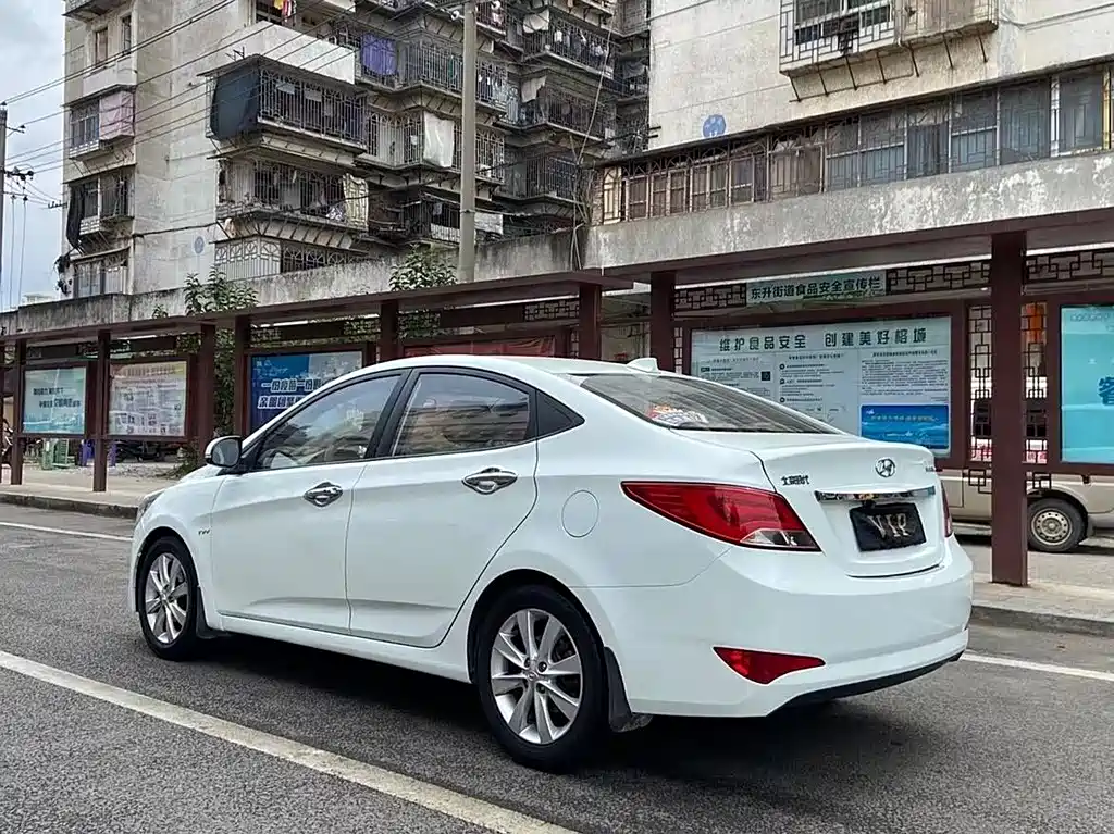 HYUNDAI RENA