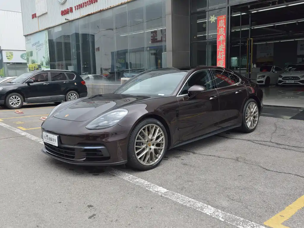 PORSCHE PANAMERA