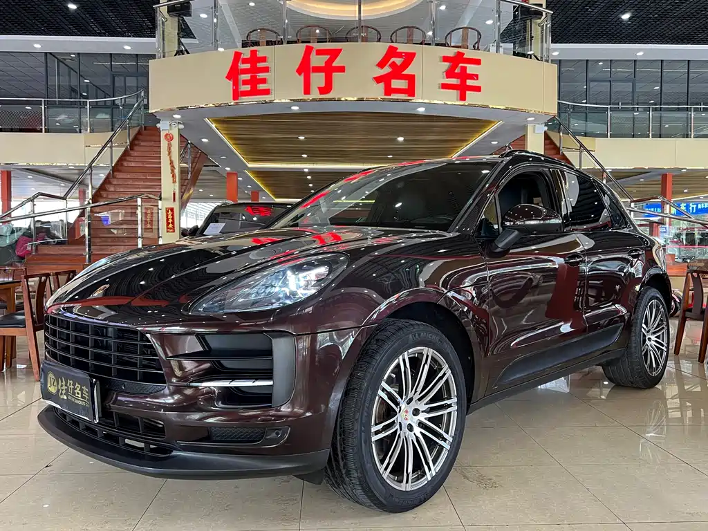 PORSCHE MACAN