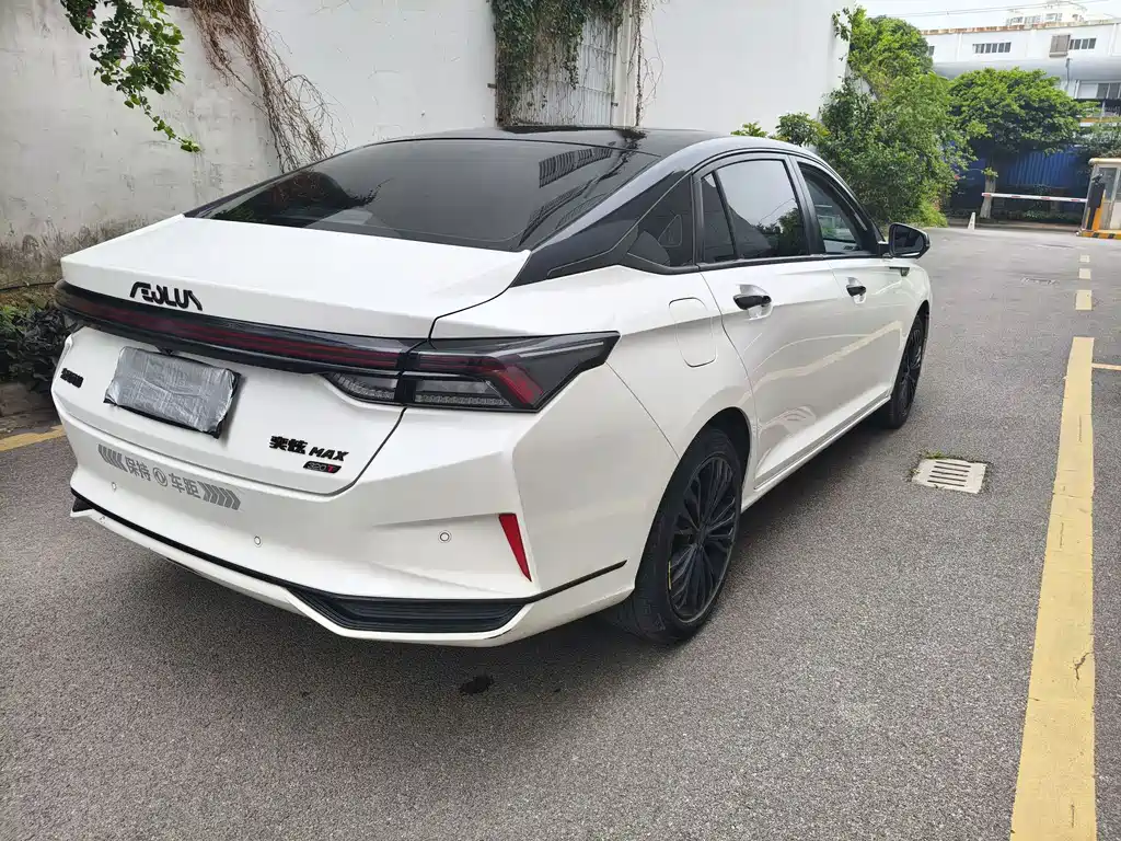 DONGFENG YI HYUN MAX