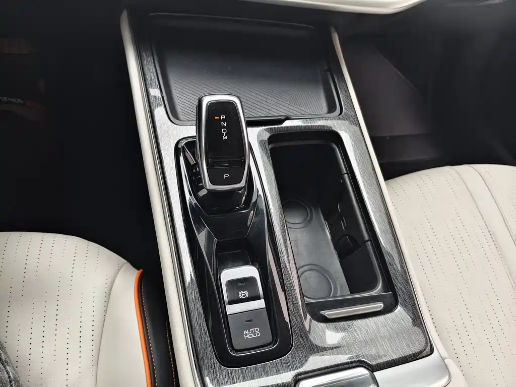 DONGFENG YI HYUN MAX