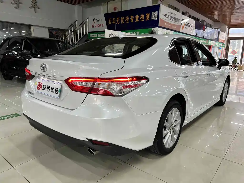 TOYOTA CAMRY