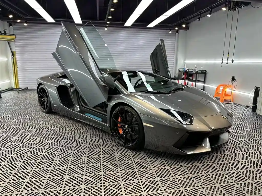Lamborghini Aventador 2011 LP 700-4