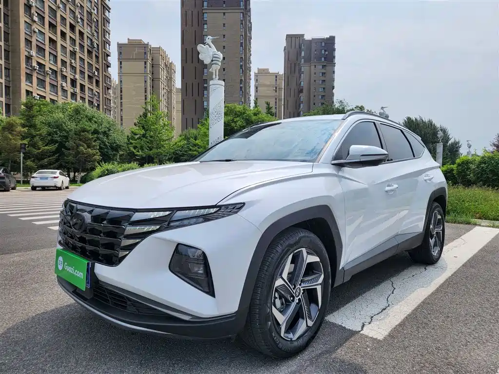 MODERN TUCSON