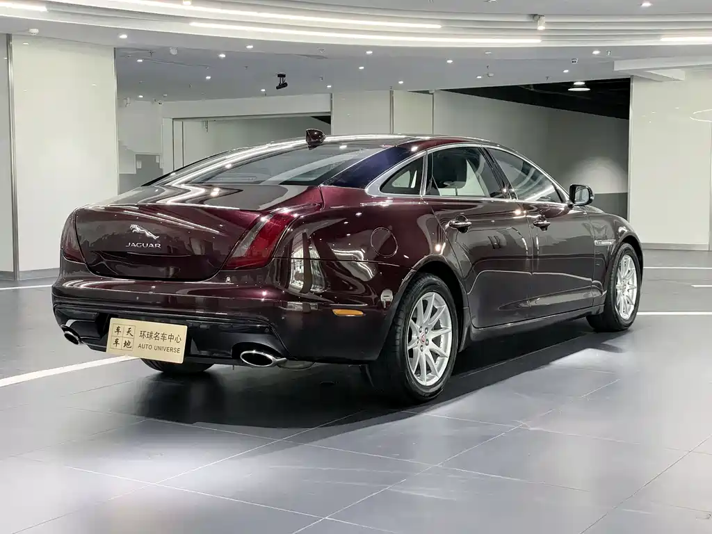 JAGUAR XJ
