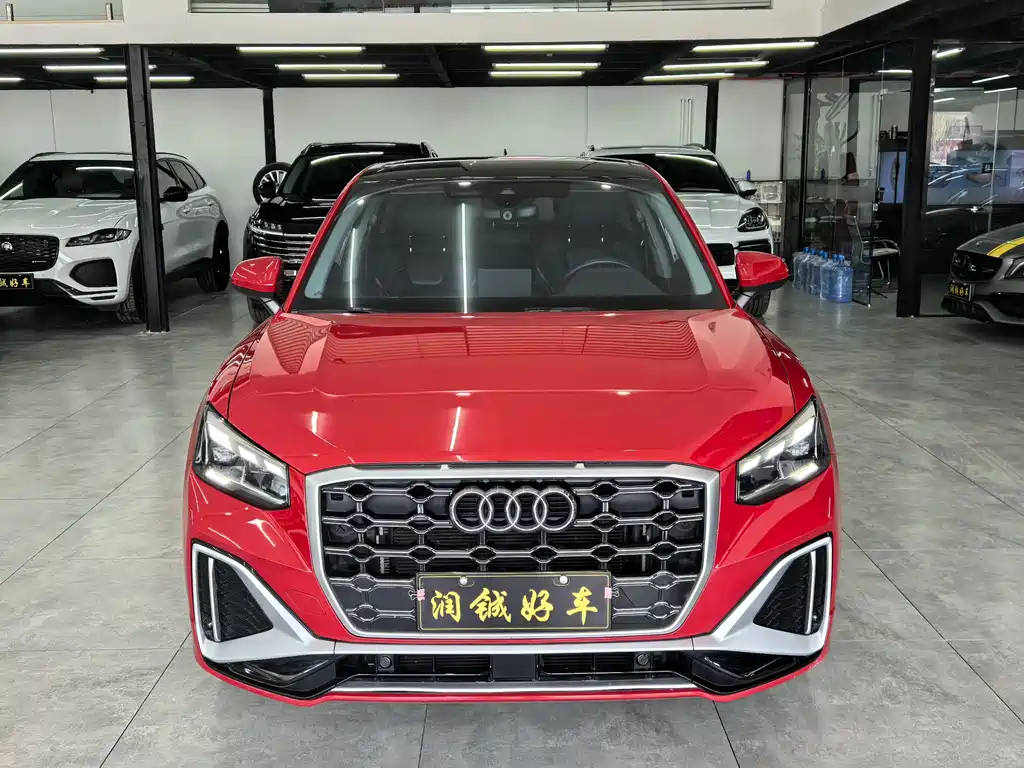 AUDI  Q2L