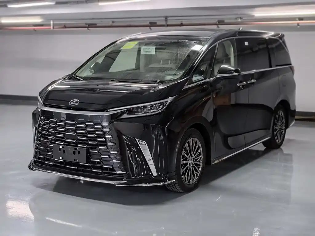 LEXUS  LM